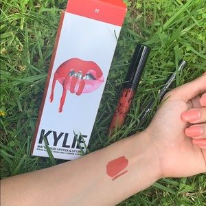 Kylie Cosmetics 22 Lip Kit